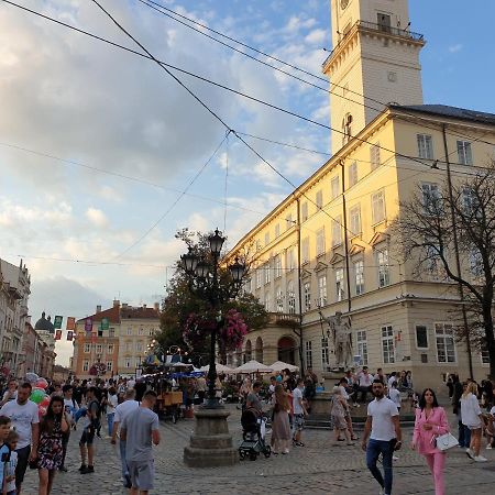 3 Bedroom, 2 Bathroom Apartment Near Forum Lviv Eksteriør bilde