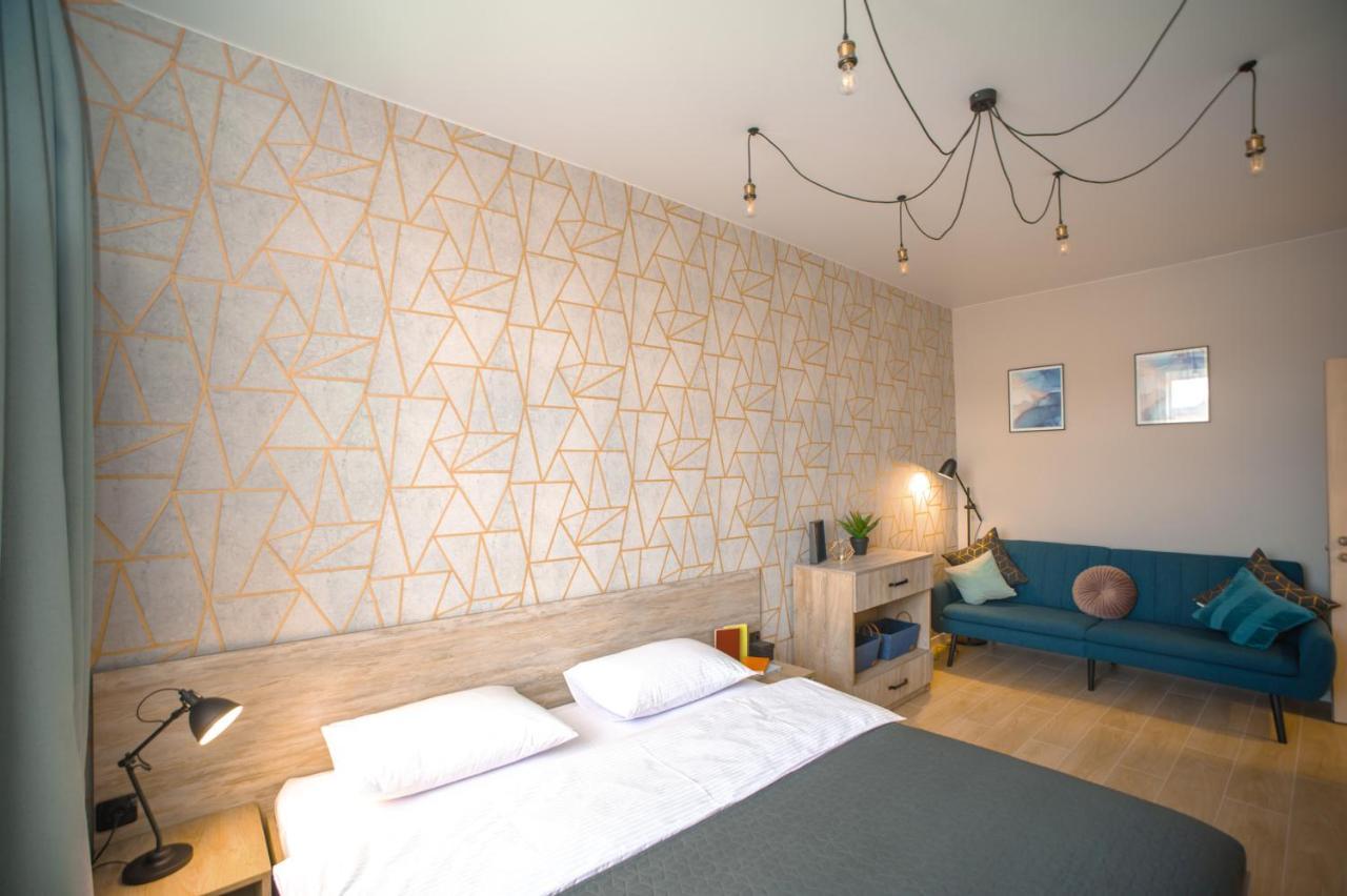 3 Bedroom, 2 Bathroom Apartment Near Forum Lviv Eksteriør bilde