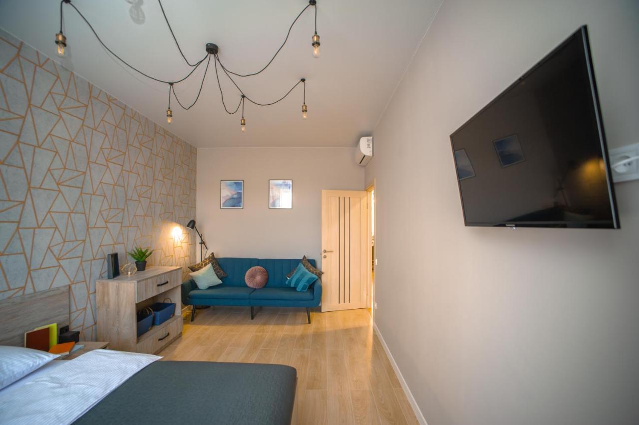 3 Bedroom, 2 Bathroom Apartment Near Forum Lviv Eksteriør bilde