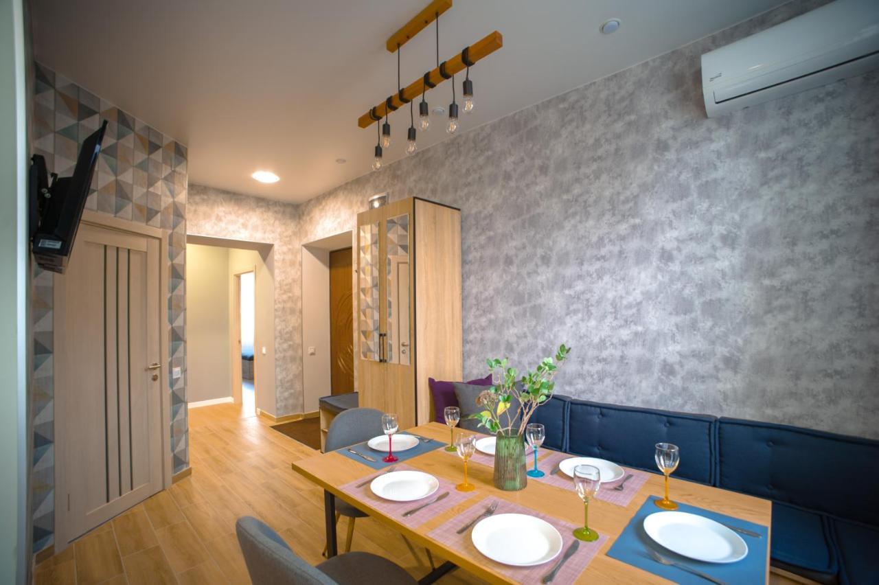 3 Bedroom, 2 Bathroom Apartment Near Forum Lviv Eksteriør bilde