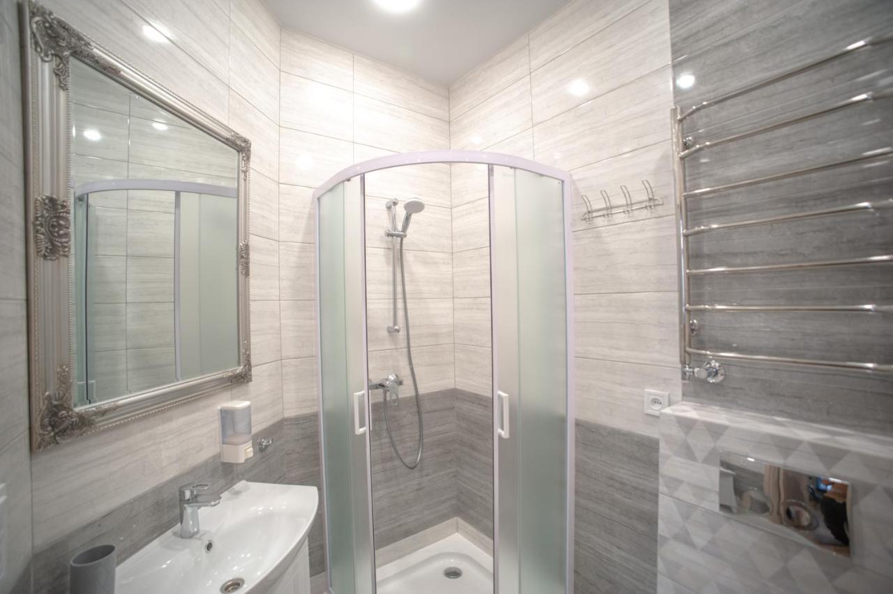 3 Bedroom, 2 Bathroom Apartment Near Forum Lviv Eksteriør bilde